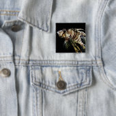 Badge Carré 5 Cm Le poisson-Lion (En situation)