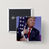 Badge Carré 5 Cm Le président Trump accablé le drapeau américain (Devant & derrière)