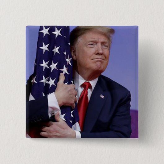 Badge Carré 5 Cm Le président Trump accablé le drapeau américain (Devant)