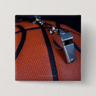 Badge Carré 5 Cm Le sifflement d'un arbitre repose sur le haut d'un