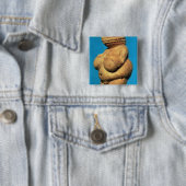 Badge Carré 5 Cm Le Vénus de Willendorf (En situation)