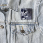 Badge Carré 5 Cm Le volcan Bezymianny expose un modeste panache (En situation)