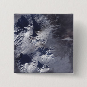 Badge Carré 5 Cm Le volcan Bezymianny expose un modeste panache