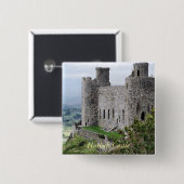 BADGE CARRÉ 5 CM LES CHÂTEAUX BIEN ÉQUIPÉS (Devant & derrière)