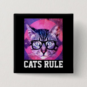 BADGE CARRÉ 5 CM LES CHATS RÈGNENT BOUTON DE CHAT PORTANT DES LUNET