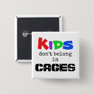 Badge Carré 5 Cm Les enfants n'appartiennent pas dans les CAGES