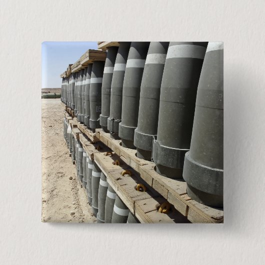 Badge Carré 5 Cm Les rangées de munitions sont empilées et préparée (Devant)