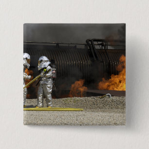 Badge Carré 5 Cm Les sapeurs-pompiers neutralisent un feu vivant