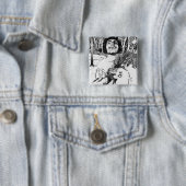Badge Carré 5 Cm Les singes l'ont admiré considérablement (En situation)