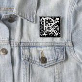 Badge Carré 5 Cm Lettre alphabet Renaissance R - Épingle (En situation)
