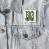 Badge Carré 5 Cm LETTRE Céleste M, Design irlandais (En situation)