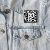 Badge Carré 5 Cm Lettre L Monogramme médiéval Art Nouveau (En situation)