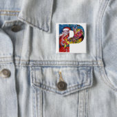 BADGE CARRÉ 5 CM LETTRE P DE NOËL / PÈRE NOËL AVEC CADEAUX MONOGRAM (En situation)