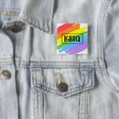 Badge Carré 5 Cm LGBTQ Brushstrokies arc-en-ciel (En situation)