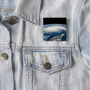 Badge Carré 5 Cm L'Ouragan Dorian Au-Dessus De L'Océan Atlantique.