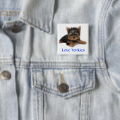 Badge Carré 5 Cm Love Yorkies Puppy Button Pin (En situation)