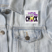 Badge Carré 5 Cm Lupus sali avec le poussin faux (En situation)