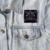 Badge Carré 5 Cm Magie Violette (En situation)