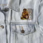 Badge Carré 5 Cm Maman macaque barbare et bébé (En situation)