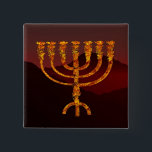 Badge Carré 5 Cm Menorah de Moshe<br><div class="desc">Dans la Torah Moshe Rabbenu est dit : "Vous ferez une Menorah d'or pur, battu, la Menorah sera faite, sa base, sa branche, ses gobelets, ses boutons, et ses fleurs seront martelées de lui, " [Mot 25:31] et plus tard, "Voir, et construire, selon leur forme que vous êtes montré sur...</div>