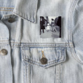 Badge Carré 5 Cm Mère 1880 + Fille à Boston (En situation)