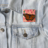 Badge Carré 5 Cm Mimique Du Papillon Monarque (En situation)