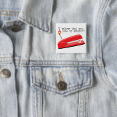 Badge Carré 5 Cm Mon agrafeuse rouge (En situation)