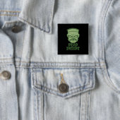 Badge Carré 5 Cm Monstre de Dead Inside (En situation)