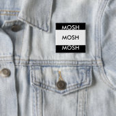 BADGE CARRÉ 5 CM MOSH MOSH MOSH (En situation)