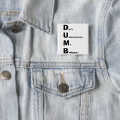 BADGE CARRÉ 5 CM MUET (En situation)