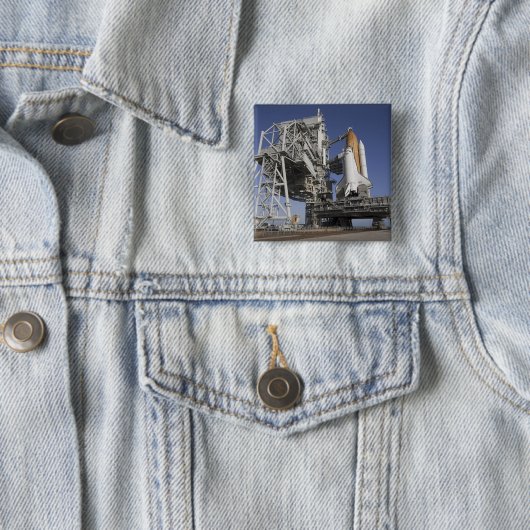 Badge Carré 5 Cm Navette spatiale Endeavour (En situation)