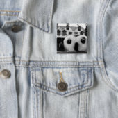 Badge Carré 5 Cm Nécessitant l'abri (En situation)