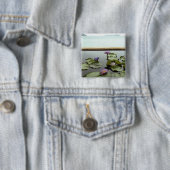 Badge Carré 5 Cm Nénuphars dans l'étang par l'océan (En situation)