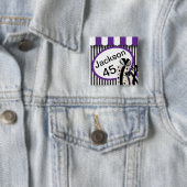 Badge Carré 5 Cm Noir, blanc et pourpre barre le texte de | (En situation)