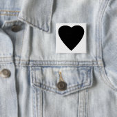 Badge Carré 5 Cm Noir et Blanc Love Heart Design. (En situation)