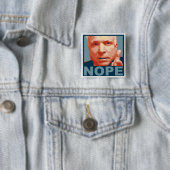 Badge Carré 5 Cm nope de mccain (En situation)