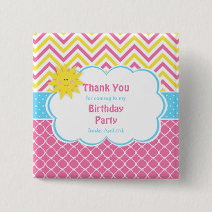 Badge Carré 5 Cm Notre petite fête d'anniversaire rose et jaune sol