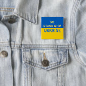Badge Carré 5 Cm Nous sommes avec l'Ukraine | Afficher le support (En situation)