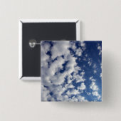 Badge Carré 5 Cm Nuages Puffy Sur Ciel Bleu (Devant & derrière)