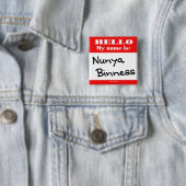 Badge Carré 5 Cm Nunya Binness (En situation)