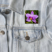 Badge Carré 5 Cm Orchidée sauvage violette Fleur tropicale (En situation)