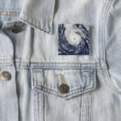 Badge Carré 5 Cm Ouragan Epsilon (En situation)