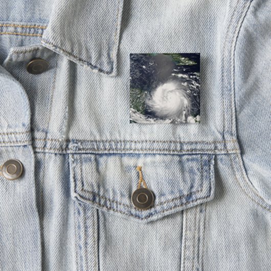 Badge Carré 5 Cm Ouragan Felix 2 (En situation)