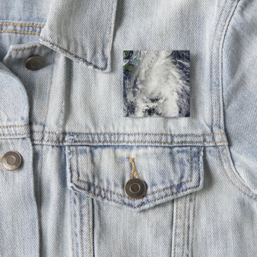 Badge Carré 5 Cm Ouragan Tomas (En situation)