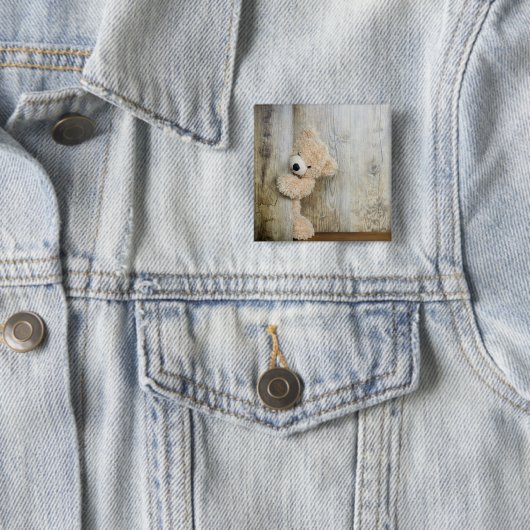 Badge Carré 5 Cm Ours Cute Stuffé Mur Rustique En Bois (En situation)