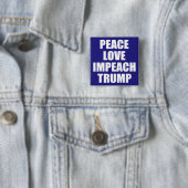 BADGE CARRÉ 5 CM PAIX AMOUR IMPEACH TRUMP (En situation)