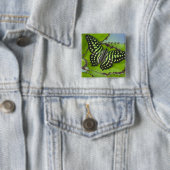 Badge Carré 5 Cm Papillon sur fond vert (En situation)