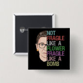 Badge Carré 5 Cm Pas fragile comme une fleur fragile comme une bomb (Devant & derrière)