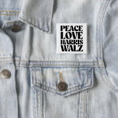 Badge Carré 5 Cm Peace Love Harris Walz (En situation)