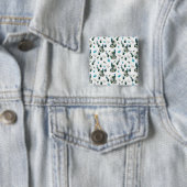 Badge Carré 5 Cm Peacocks sur un Motif de course blanc (En situation)